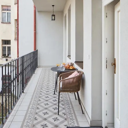 Apartment Days - - Balcony - Next To Vysehrad Castle Prague