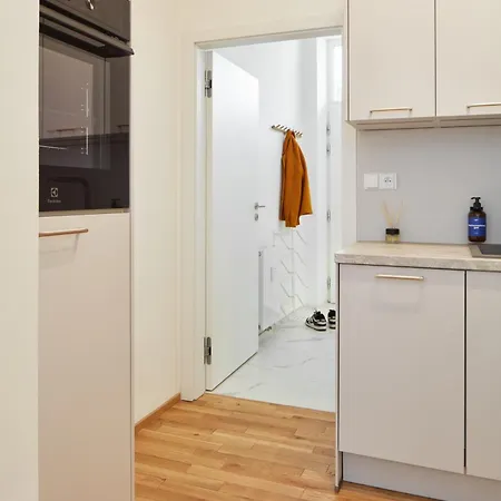 Days - - Balcony - Next To Vysehrad Castle Apartment Prague
