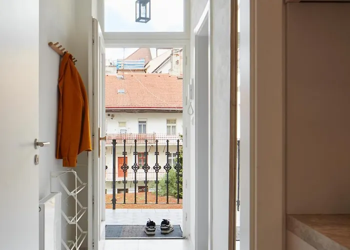 Days - With Outdoor Seating Close To Vysehrad * Prag